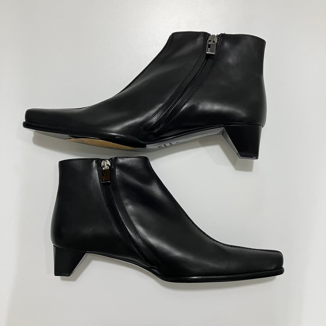 [새상품] Fendi 펜디 이태리 레더 앵클 부츠 블랙 상품이미지5