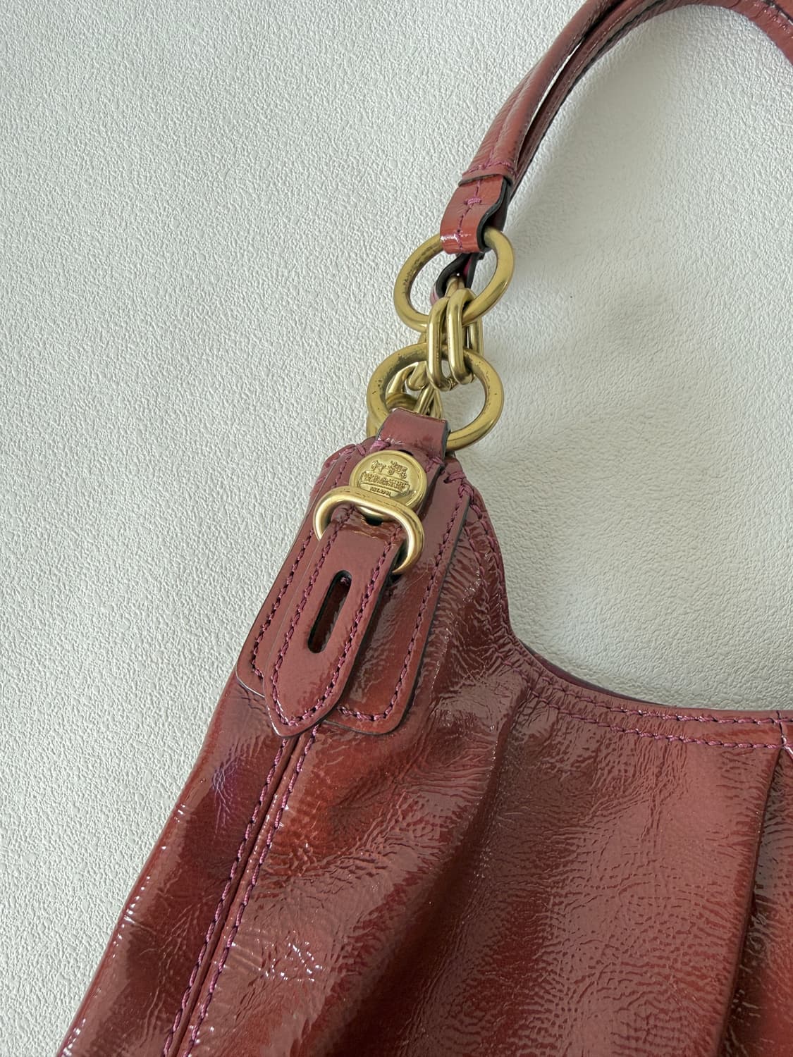 코치(COACH) 에나멜 레더 숄더백 상품이미지4