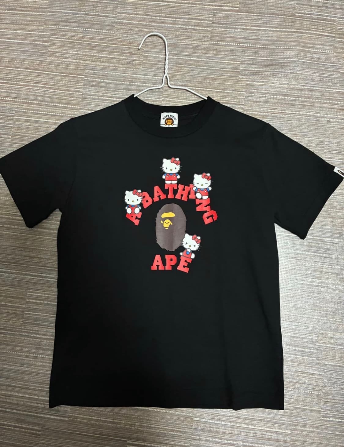급처)베이프 헬로키티 콜라보 콜리지 티셔츠 반팔 산리오 bape 140 상품이미지2