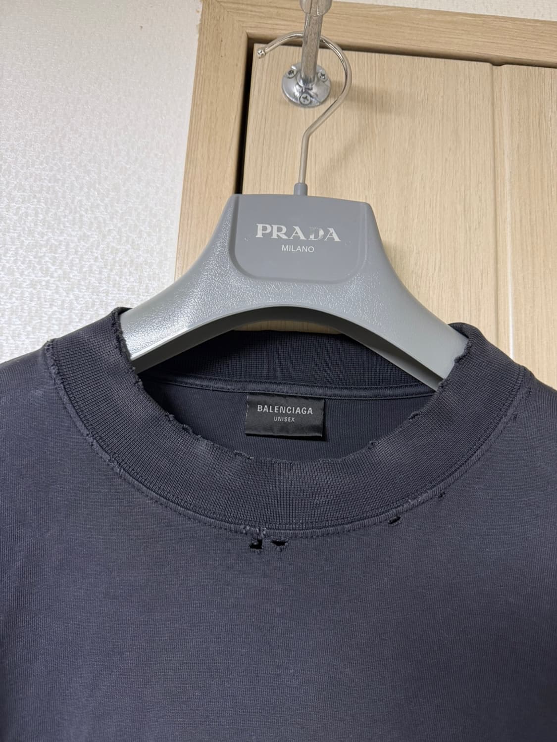 [4] 발렌시아가 테이프 롱슬리브 상품이미지3