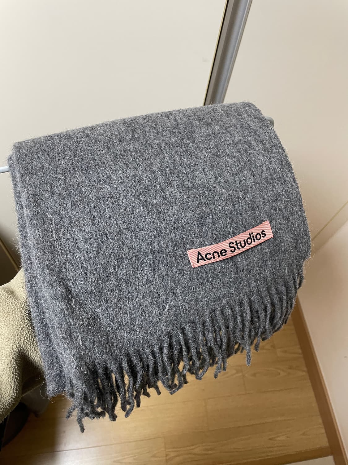 아크네스튜디오 머플러 CA0086 상품이미지1