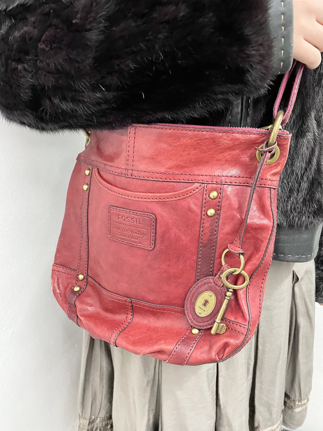 파슬 레더 로고 키 크로스백 상품이미지3