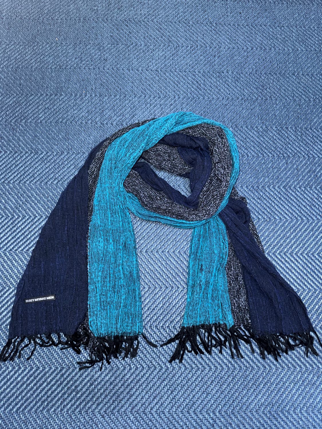 이세이 미야케 맨 멀티컬러 머플러 블루 상품이미지1