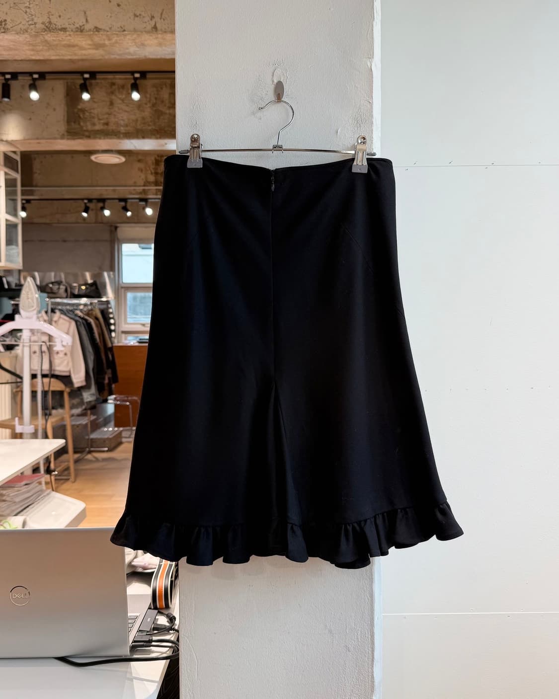 발렌시아가 블랙 프릴 미디스커트  상품이미지6