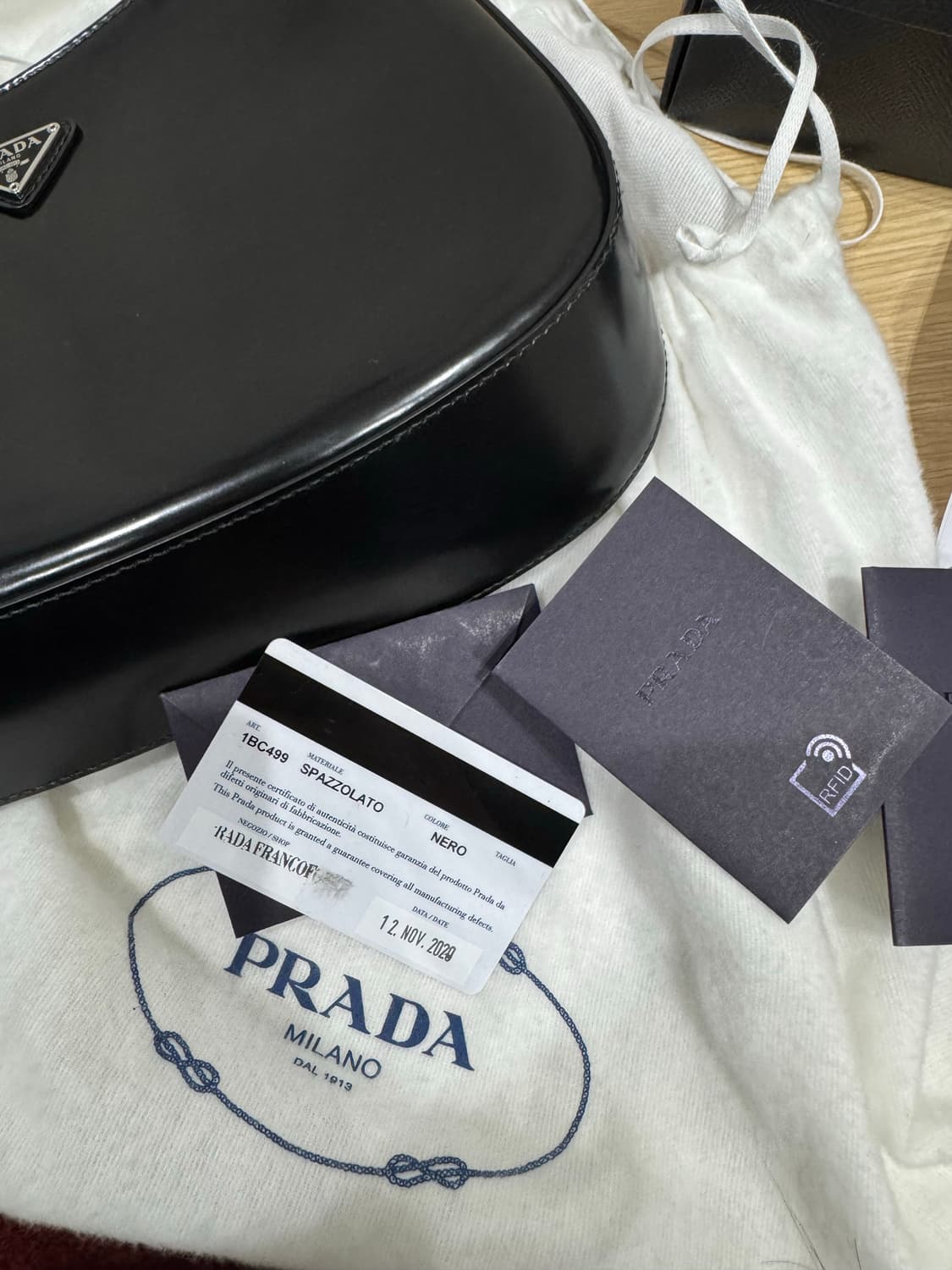 프라다 클레오 브러시드 가죽 숄더백 상품이미지7
