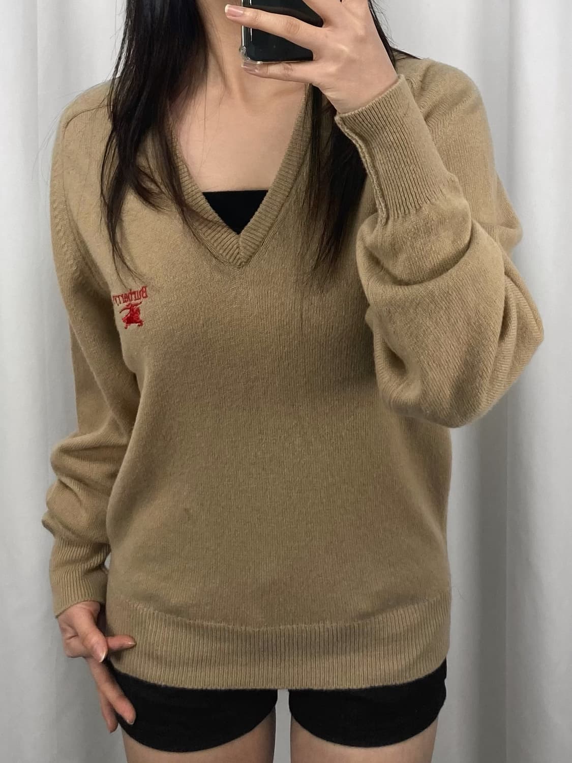 버버리 베이지 브이넥 니트 상품이미지1