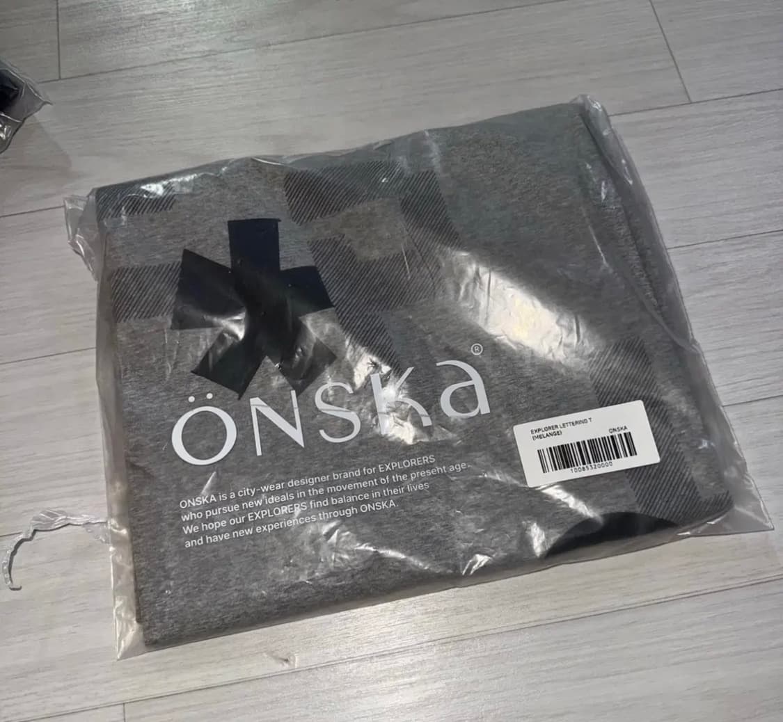 새상품 ) 온스카 레터링 긴팔티셔츠 EXPLORER 상품이미지2