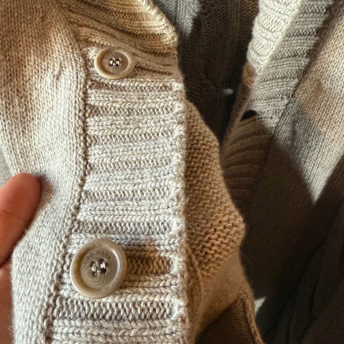 로로피아나 캐시미어 숄카라 가디건 새상품 판매 합니다. 상품이미지5