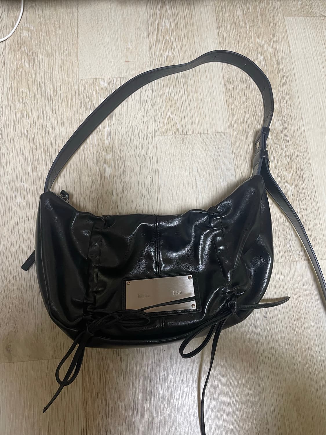 마뗑킴 하프셔링리본 라운드 백 상품이미지1