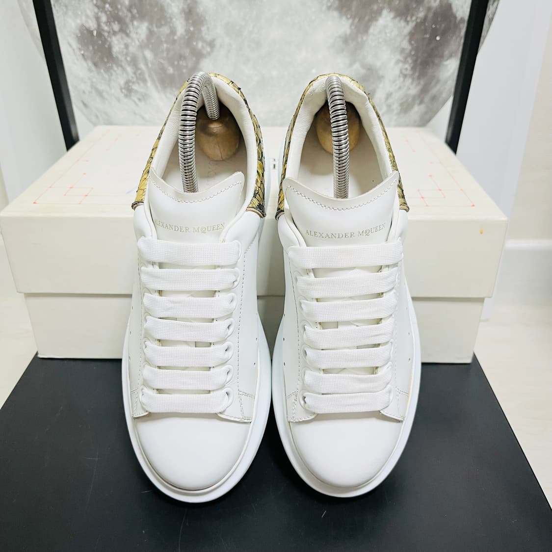 정품 35) 알렉산더 맥퀸 뱀피 골드탭 오버솔 스니커즈 상품이미지3
