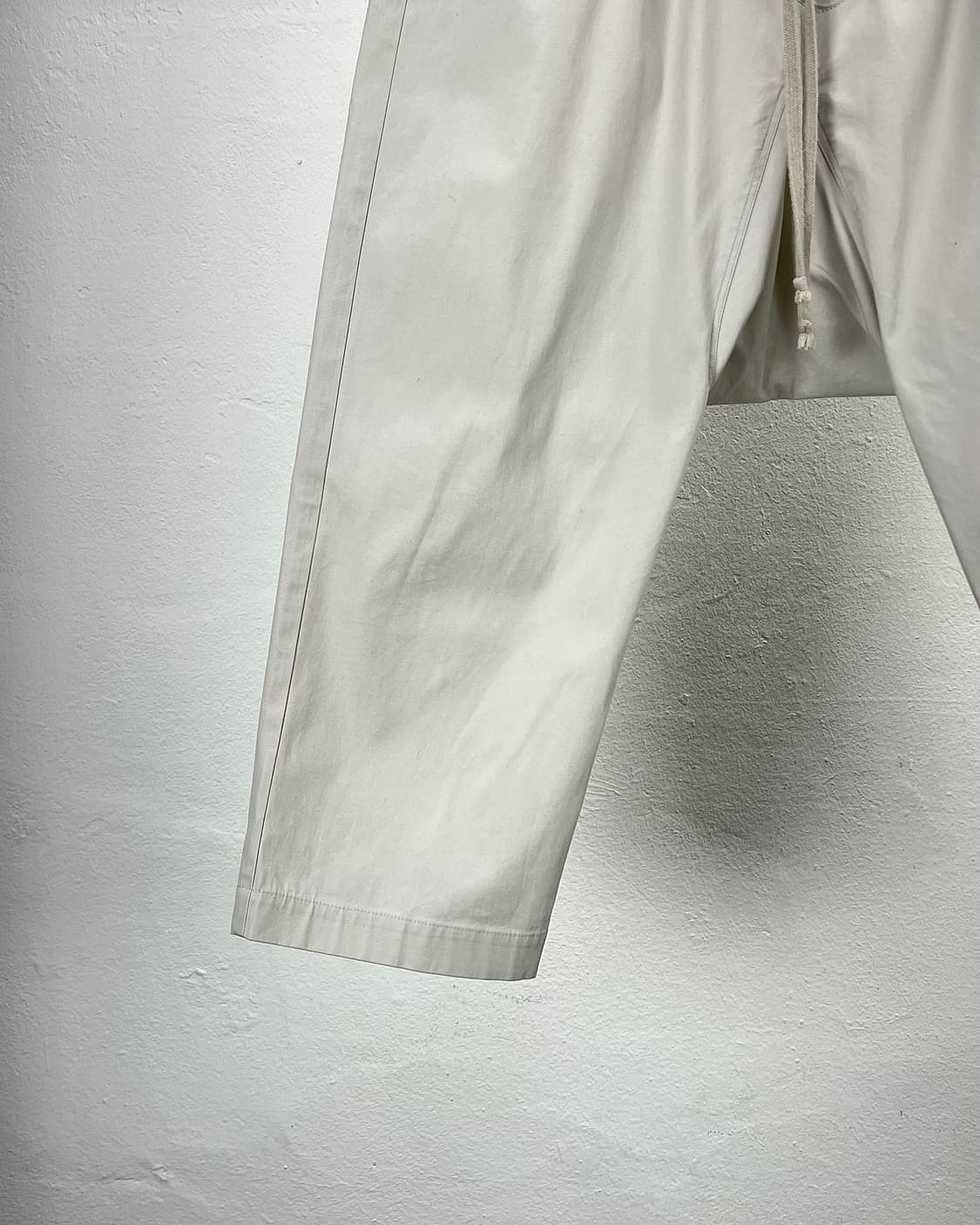 릭오웬스 21ss 베이지 코튼 드로스트링 크롭 카고 팬츠 상품이미지4