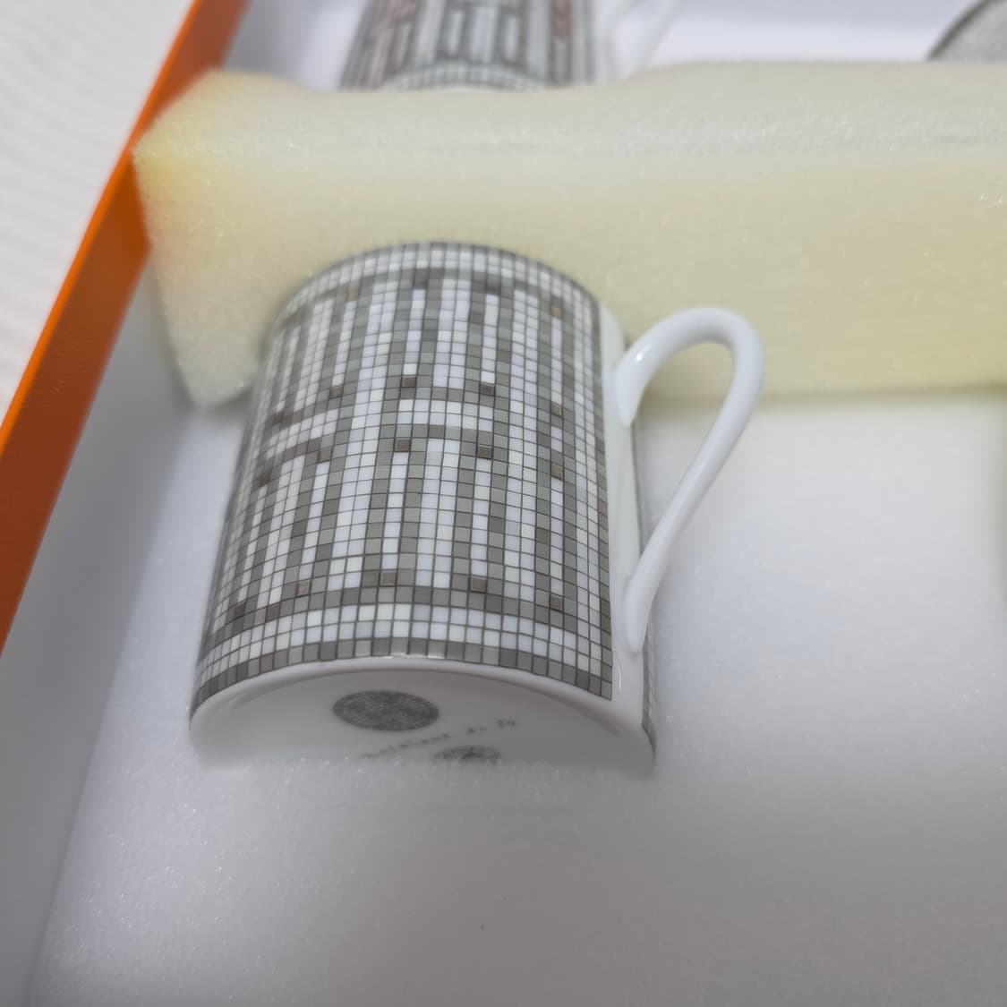 에르메스 모자이크 오 플래티넘 24 컵&소서 2개 세트 상품이미지6