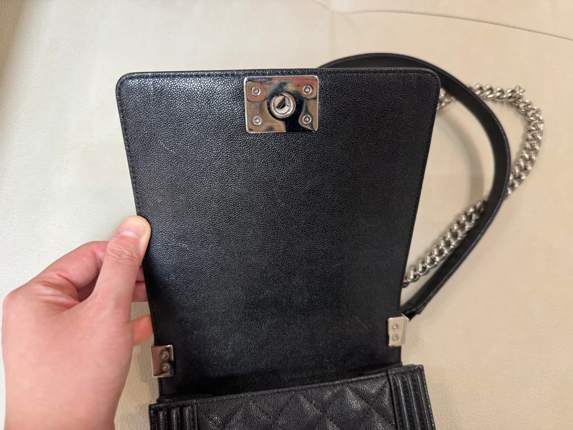 샤넬 보이 버티컬 플랩백 사첼백 캐비어 은장 29번대 상품이미지7