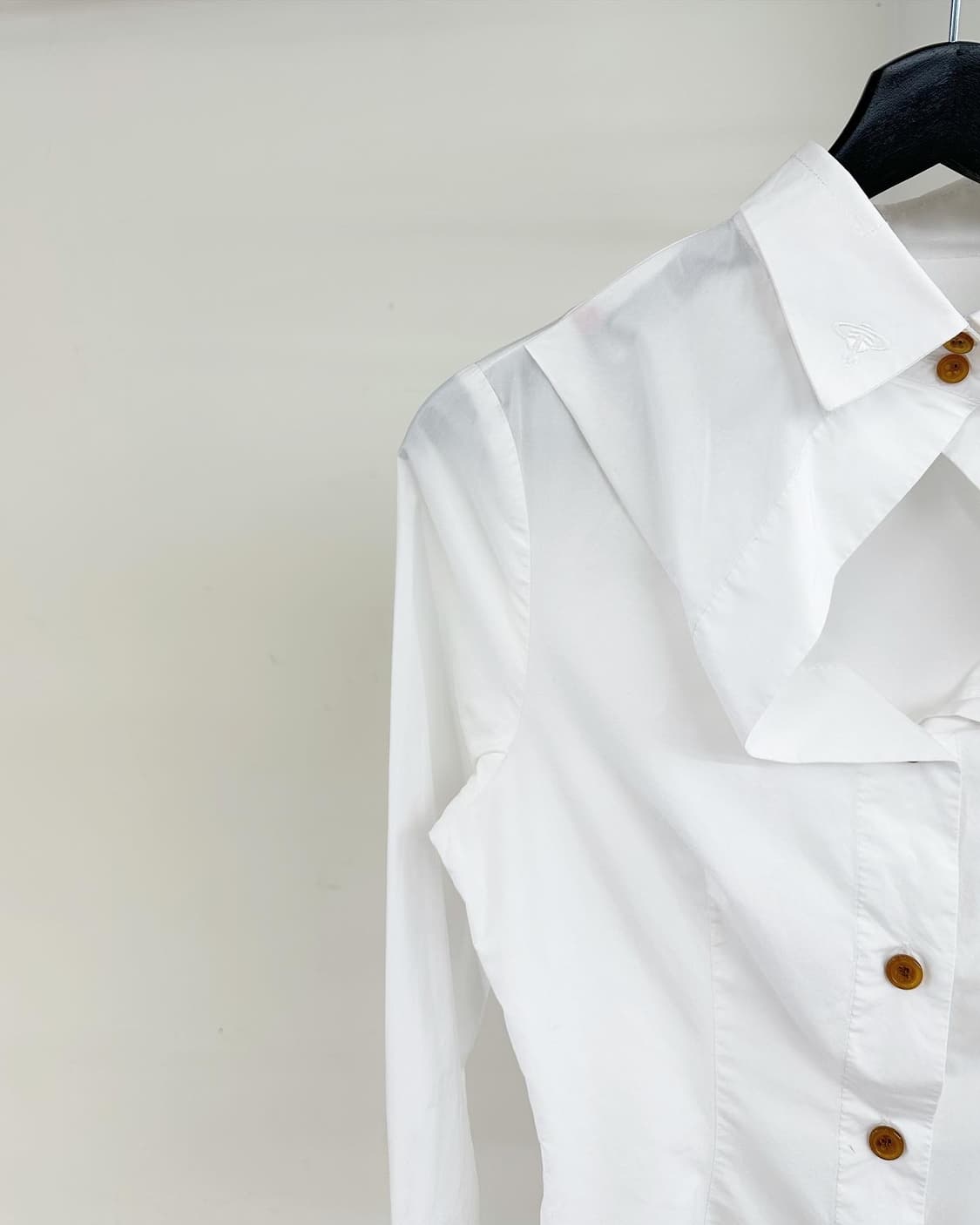 비비안웨스트우드 레드라벨 화이트 프론트오픈 코튼 셔츠  상품이미지3