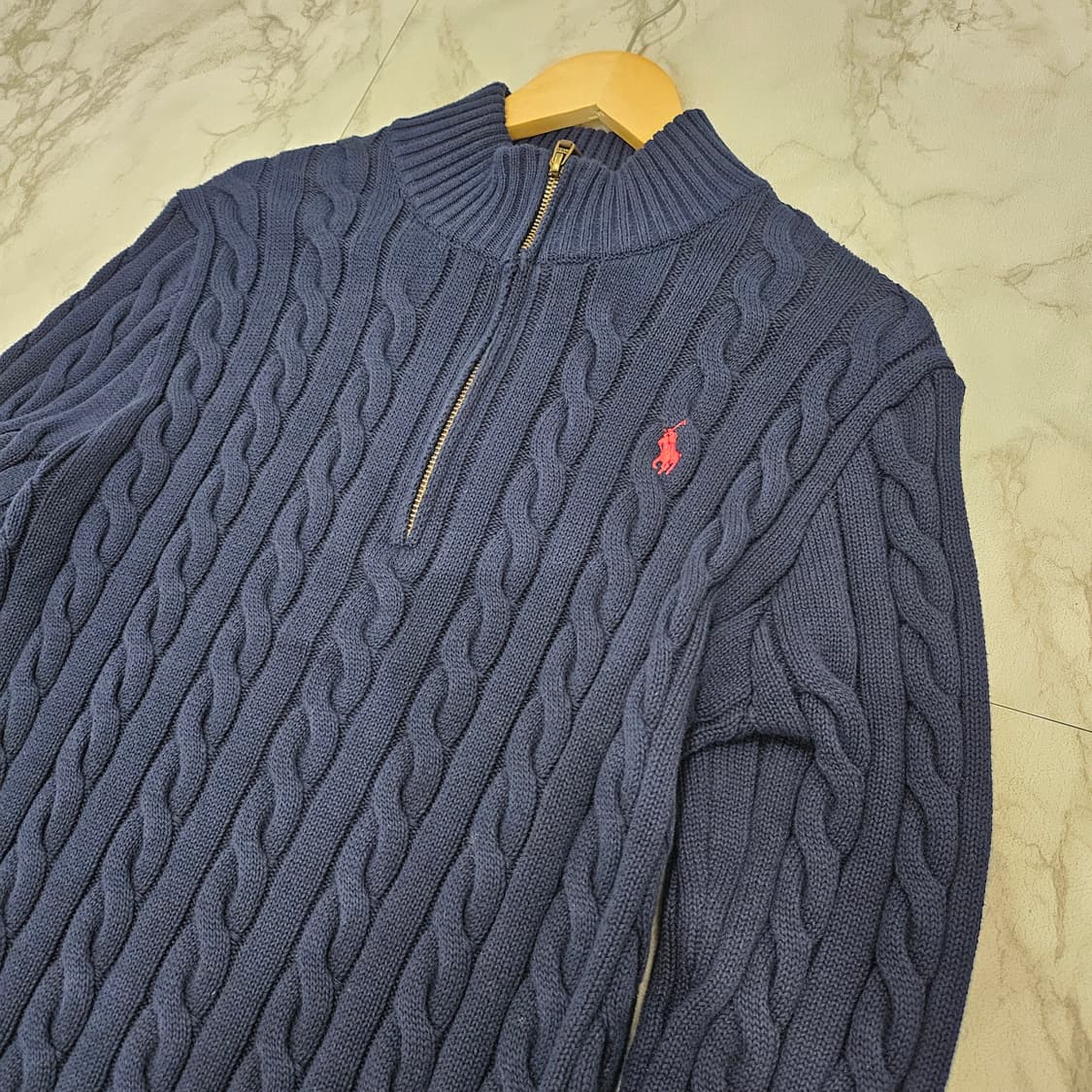 폴로랄프로렌 꽈배기 니트 반집업
M 상품이미지2