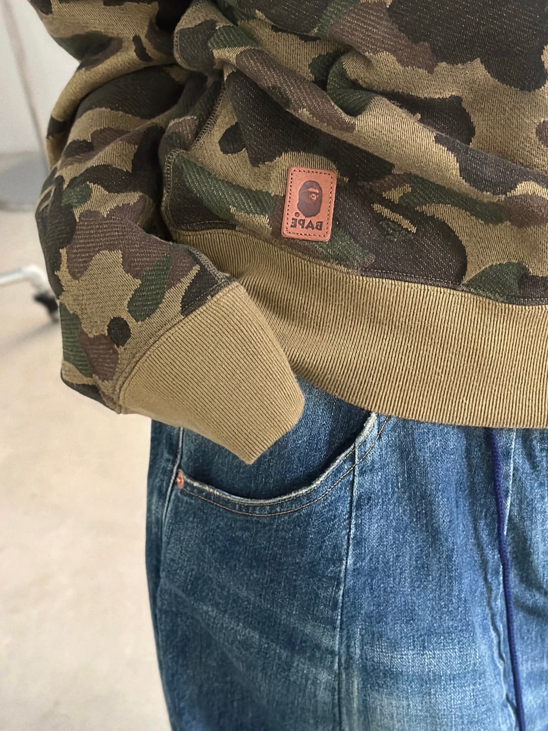 베이프 퍼스트카모 레더 사루 패치 맨투맨  상품이미지9