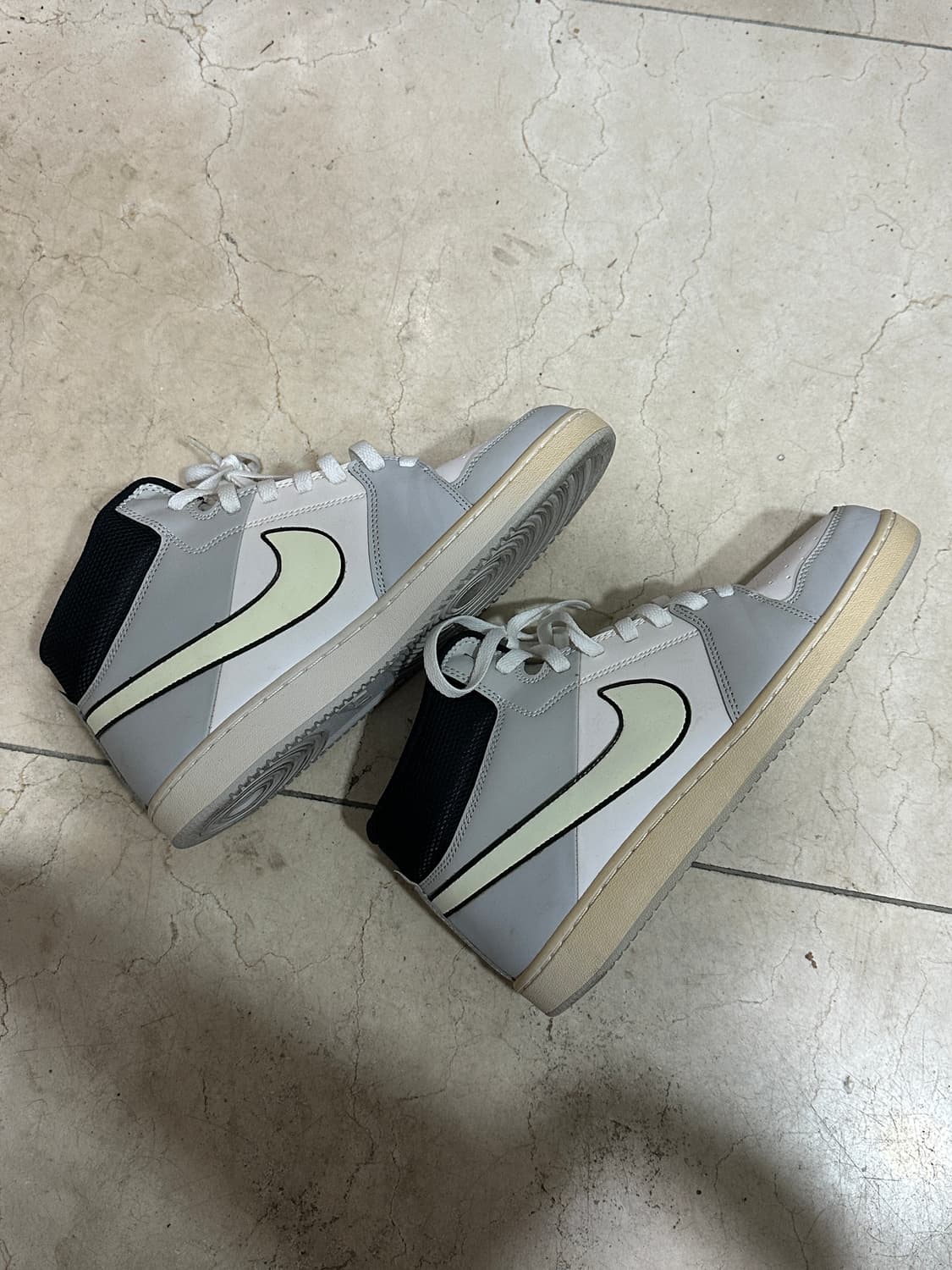 나이키 에어조던1 백보드 미드 US8.5 ,265사이즈 회색 ,화이트 상품이미지1