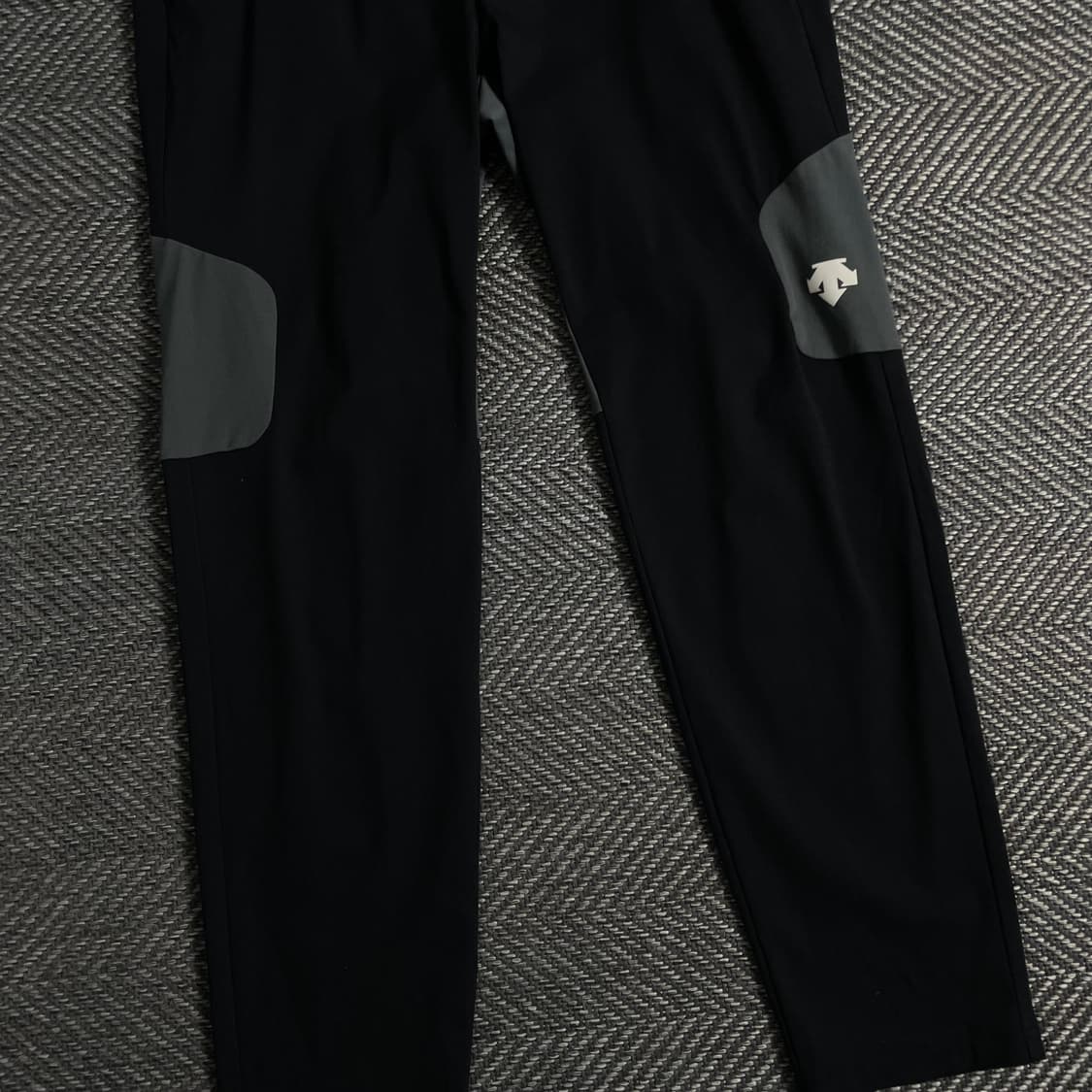 데상트 블랙 트레이닝 트래킹 팬츠 y 3733 상품이미지3