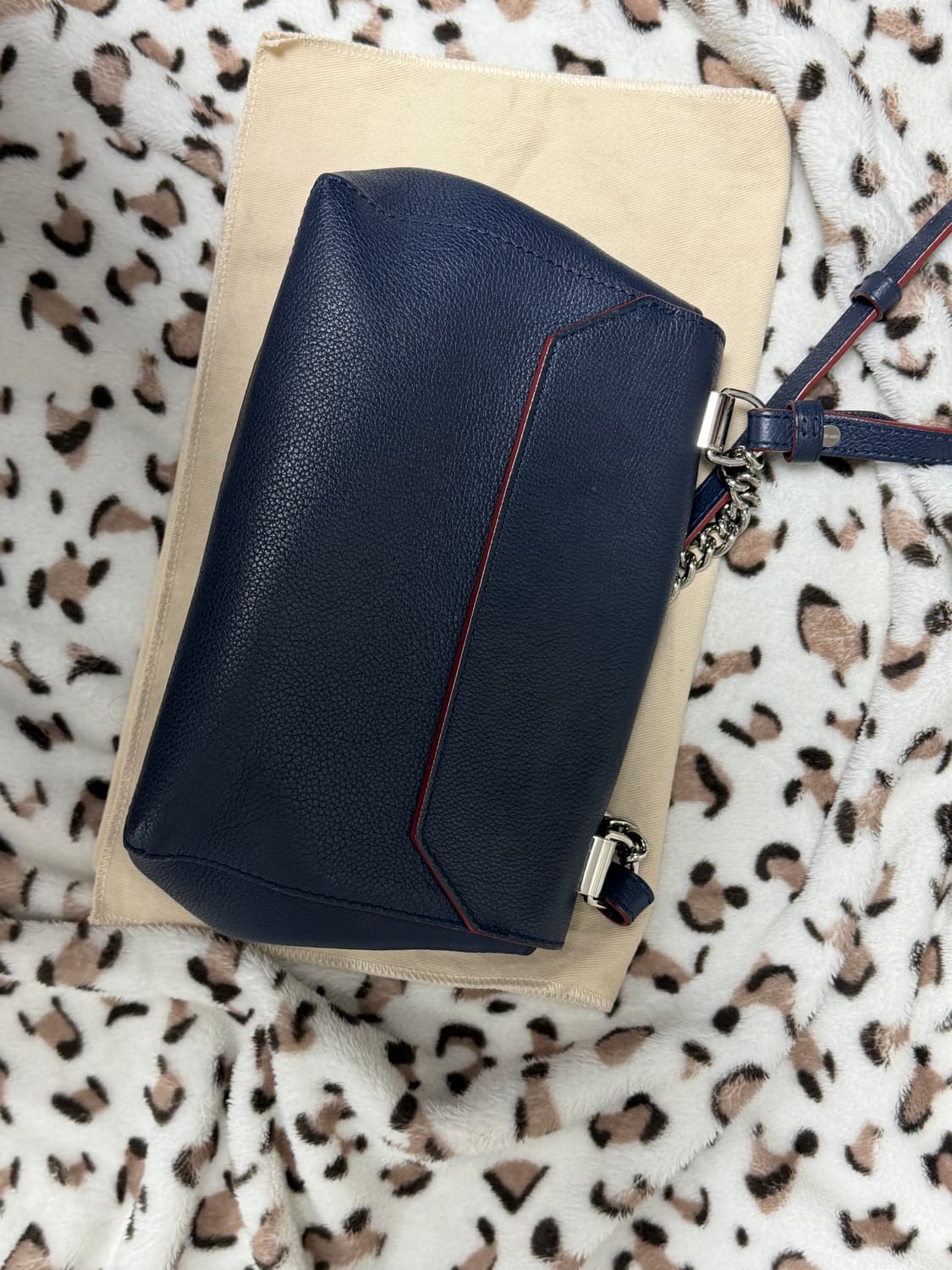 루이비통 락미2 BB 크로스백 상품이미지4