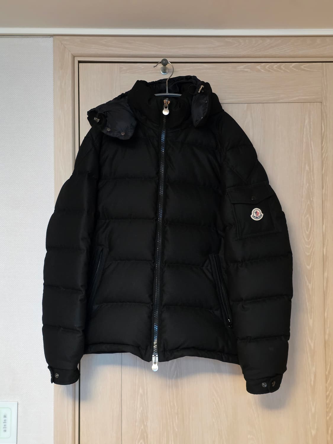 [5사이즈] 몽클레어 몽제네브르 블랙 숏 다운 패딩 상품이미지1