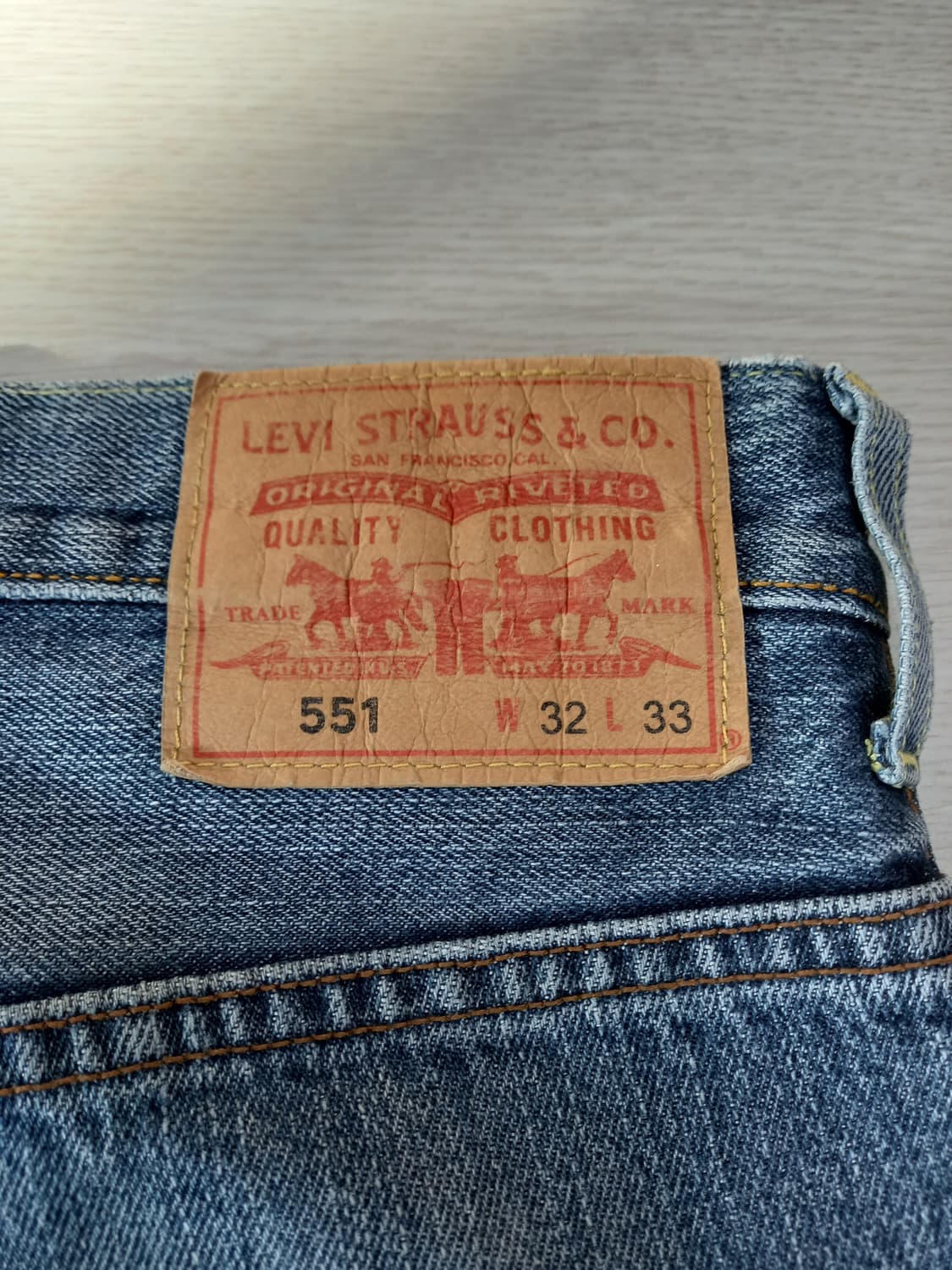 32 리바이스551 워싱 슬림일자진 32-293 상품이미지5