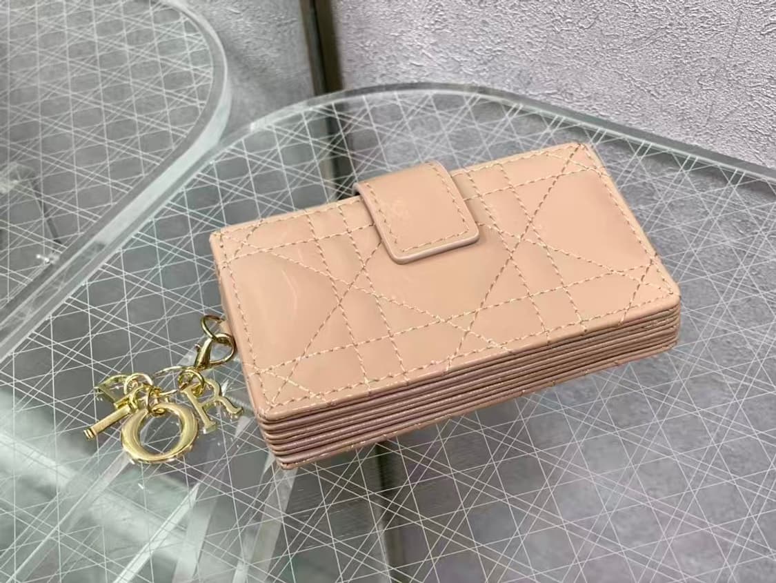 디올 레이디 5-포켓 카드 홀더 페이턴트 까나쥬 카프스킨 페일 옐로우 상품이미지3