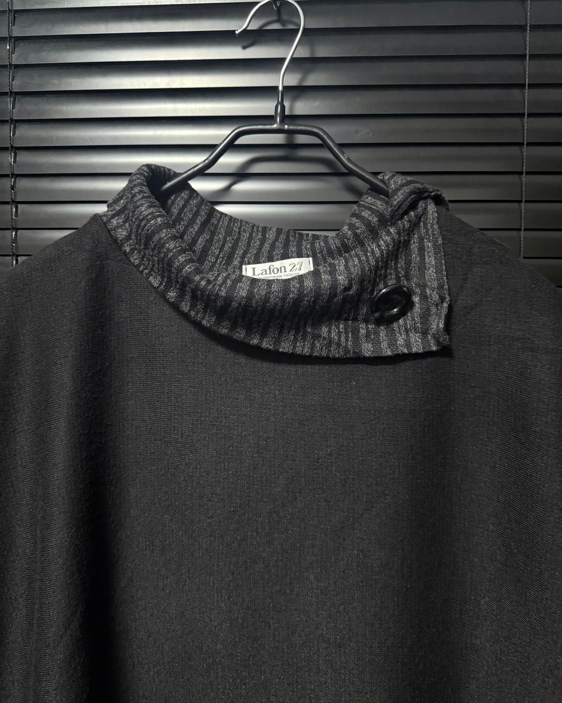 Lafon27 가오리핏 반팔 니트 골지 차콜 배색 카울 튜닉 하이넥 판쵸 상품이미지3