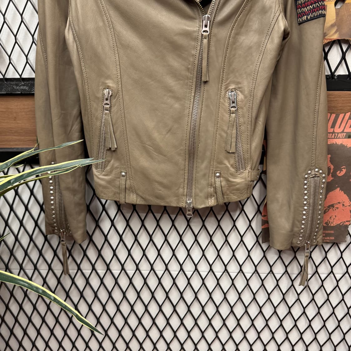 트루릴리전 스터드 레더 라이더 자켓 사이드 성조기 자수 포인트 베이지 상품이미지4