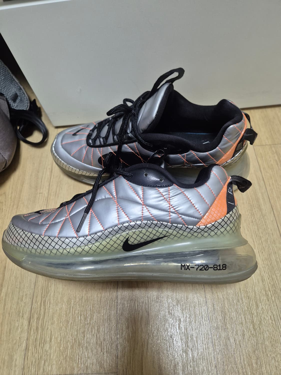 나이키에어맥스 720 실버 상품이미지2