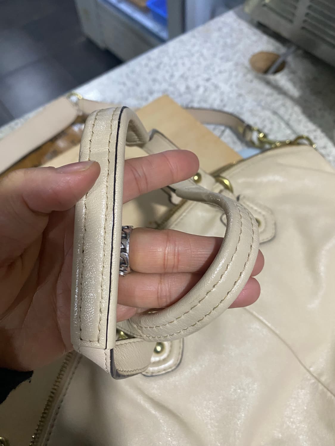 코치 아이보리 가죽 백 상품이미지3