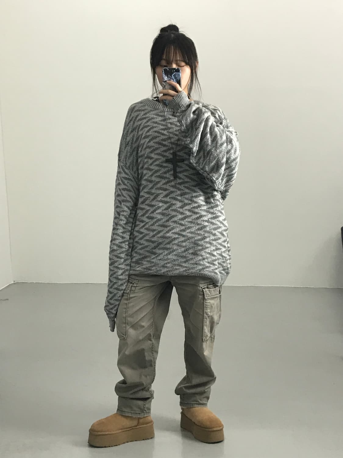 그레이 디테일 롱슬리브 상품이미지1