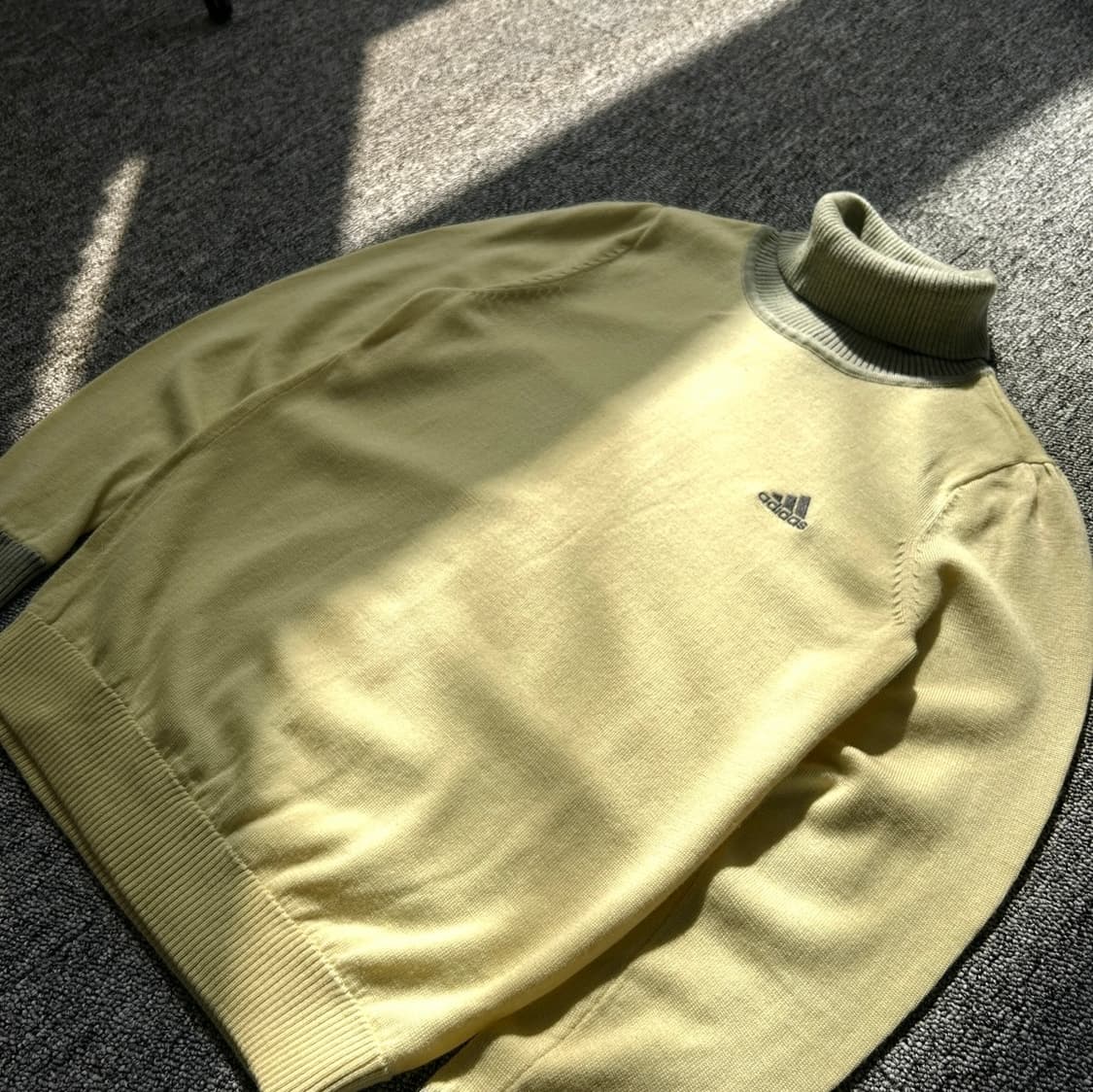 아디다스 골프 터틀넥 옐로우 니트 상품이미지2