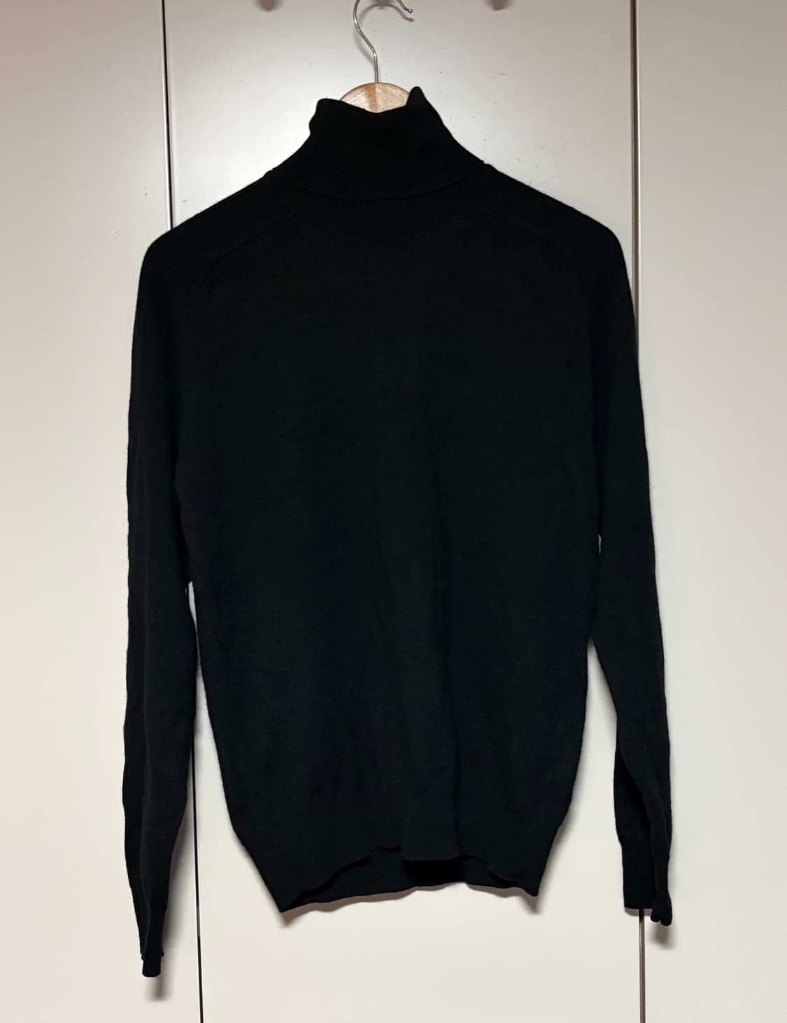 아미 터틀넥 스웨터 블랙 (캐시미어10+메리노울90) 상품이미지2
