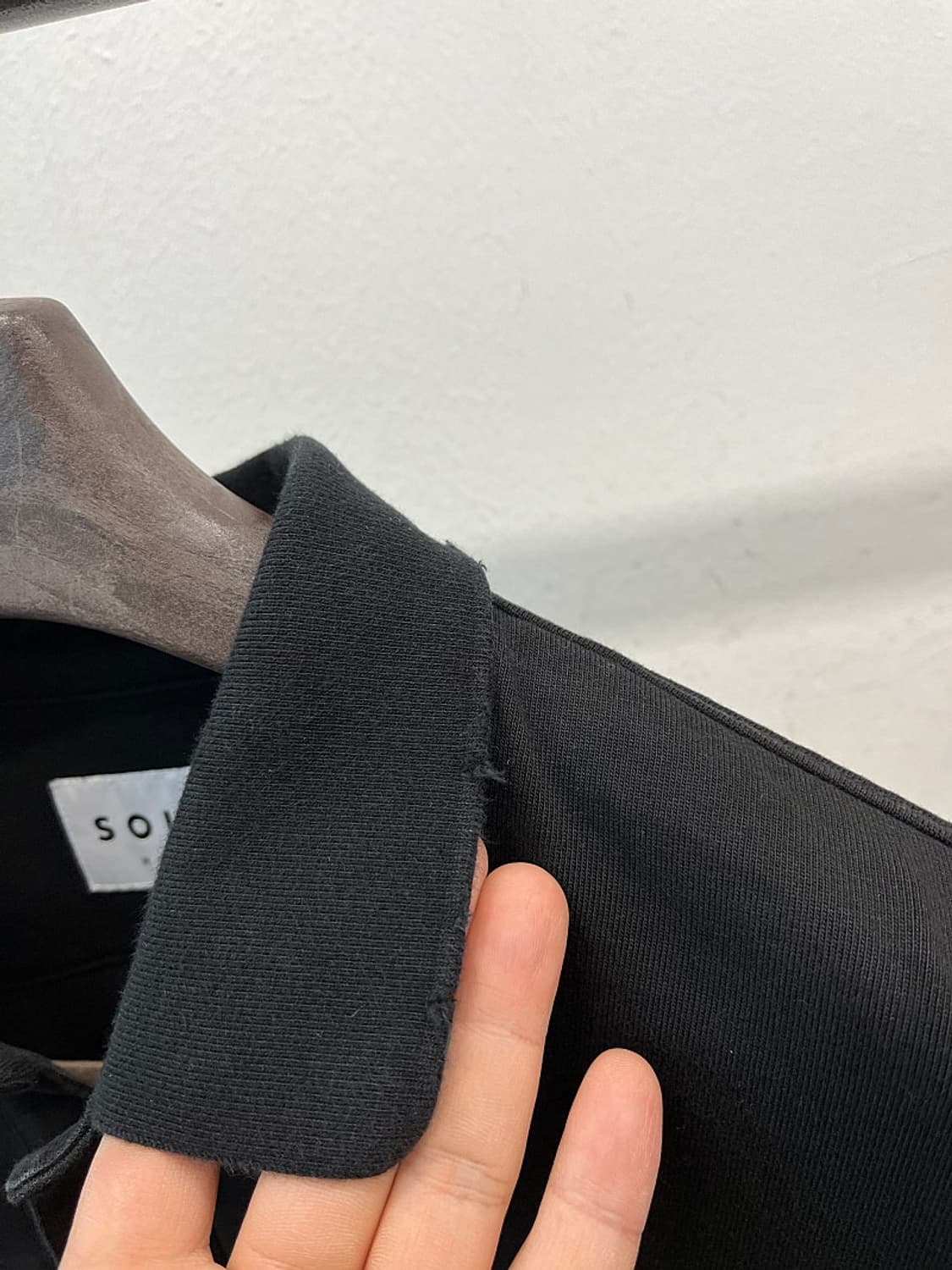 105) 솔리드옴므 25ss 데미지 카라 맨투맨  상품이미지6