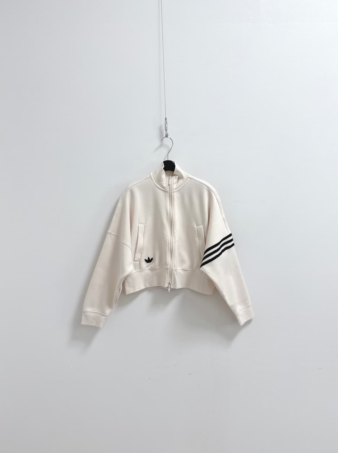 아디다스 크롭 집업 탑  상품이미지1