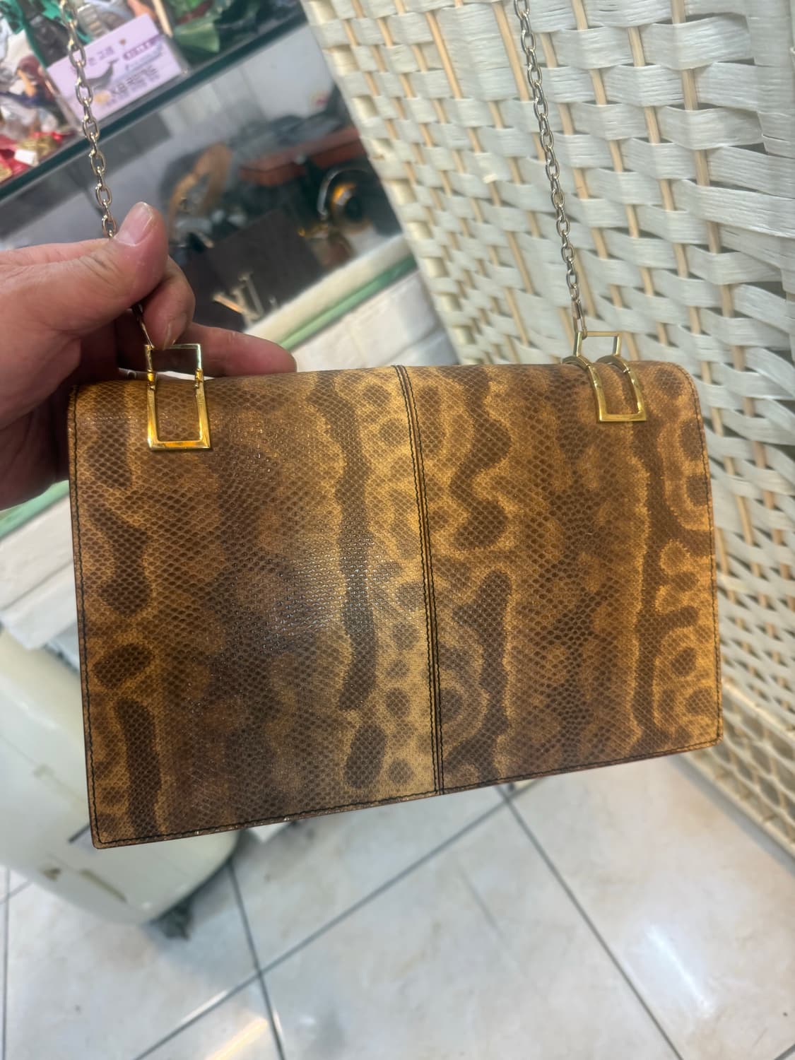 정품 셀린느 파이톤 레더 체인크로스백 팝니다 상품이미지4