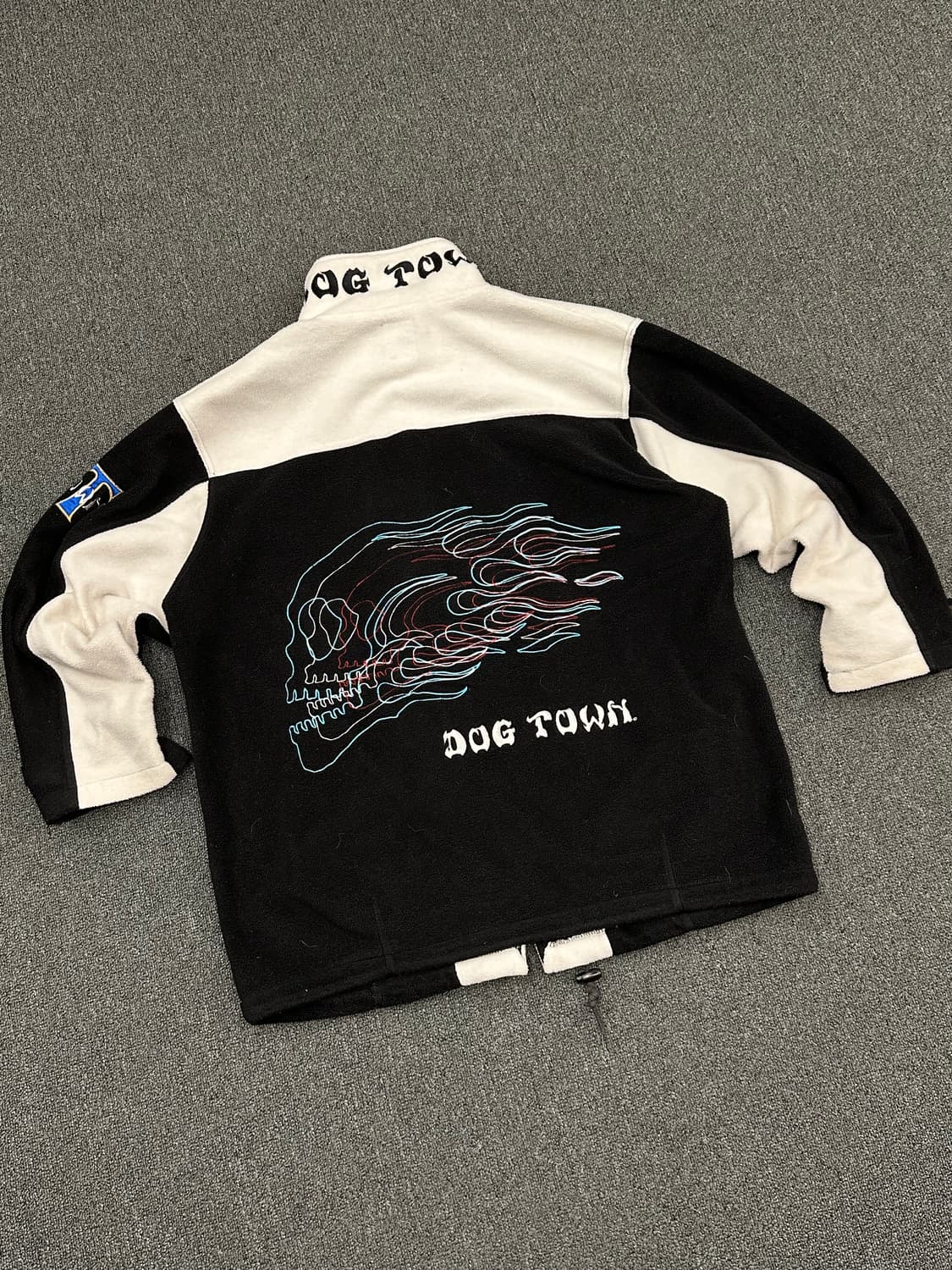 OS)도그타운 빈티지 자수 로고 포인트 플리스 집업 상품이미지3