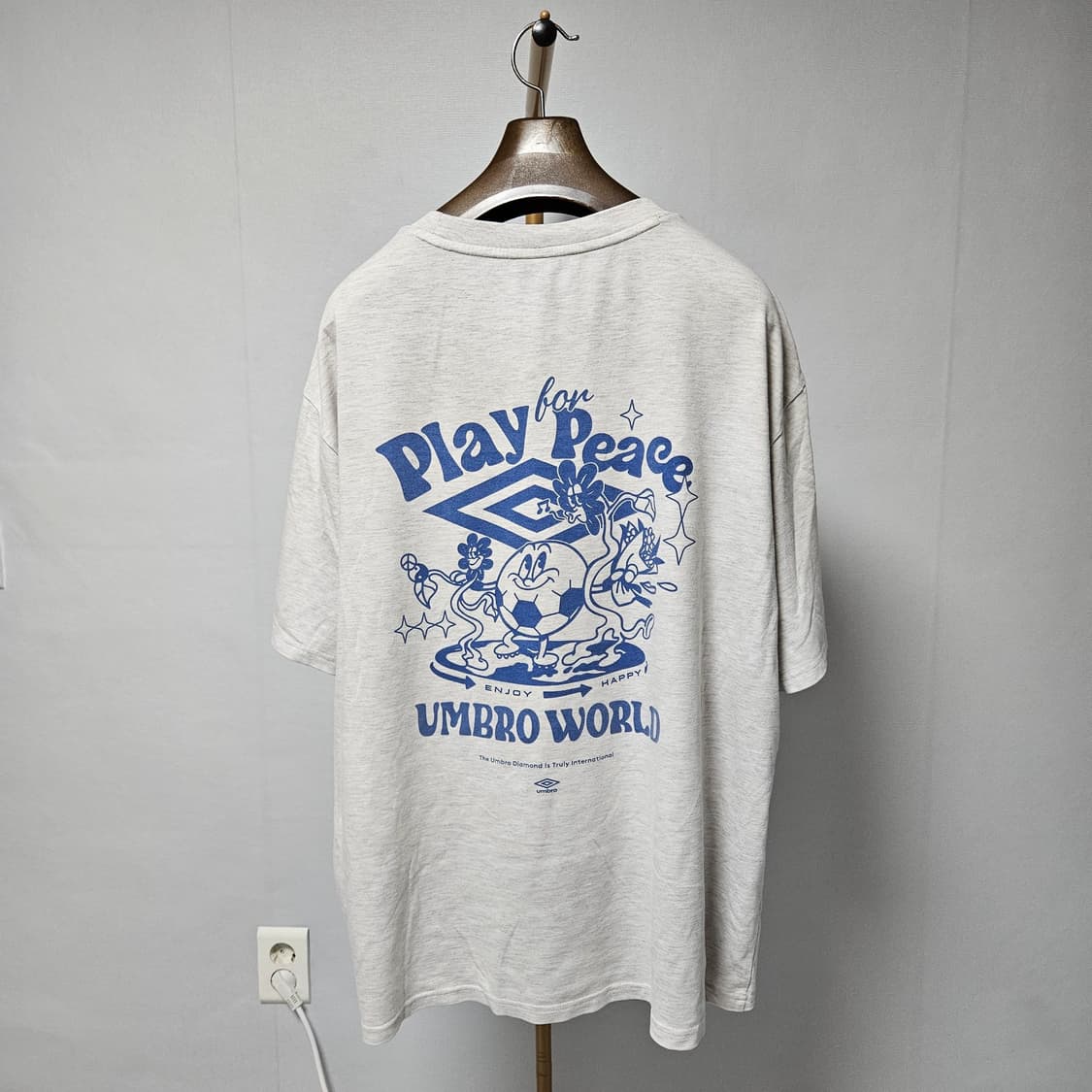 110 ) 엄브로 Play for Peace 오버핏 반팔티  상품이미지1