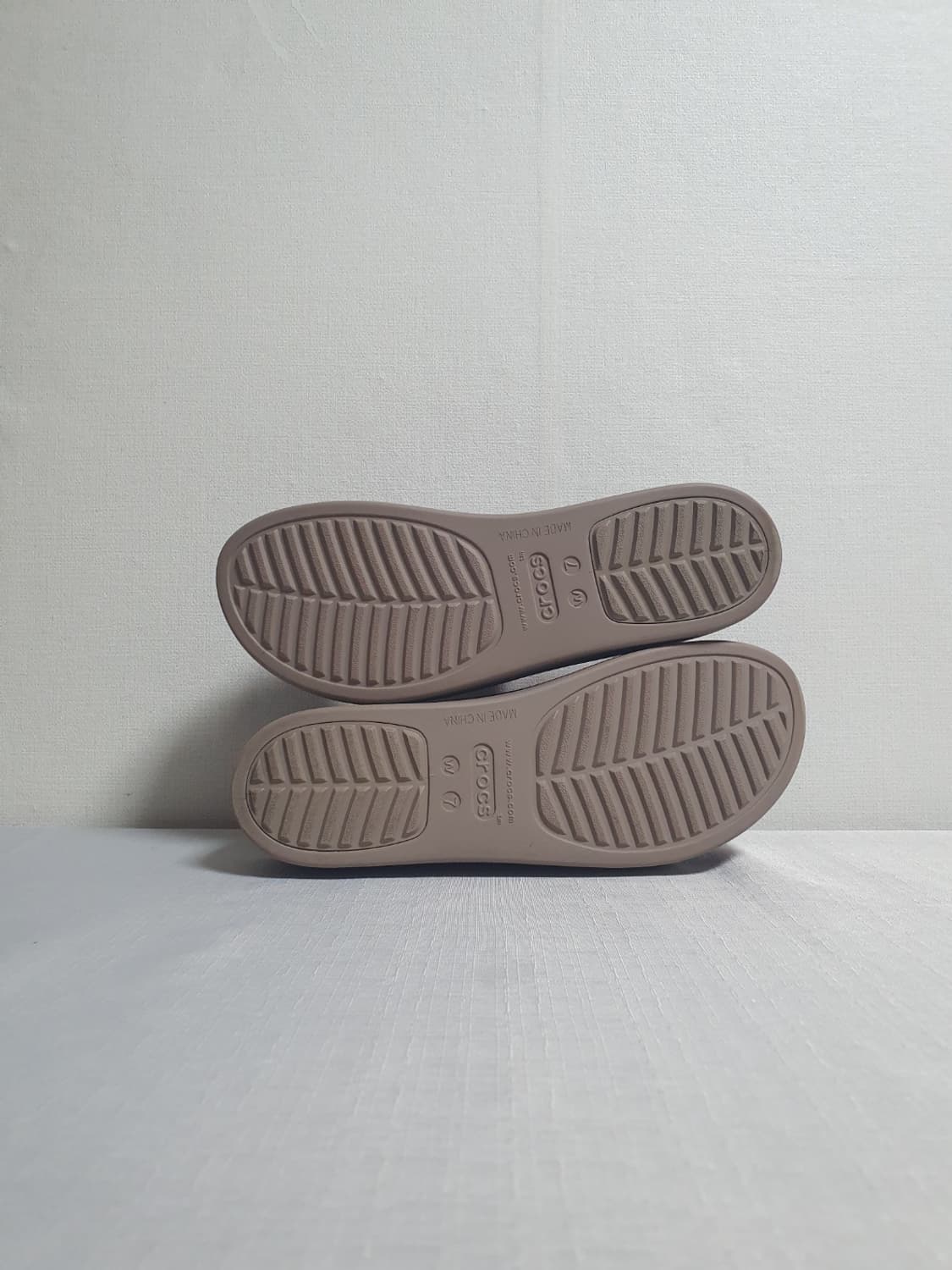 240mm 크록스 브루클린 로우 웨지 샌들 상품이미지7