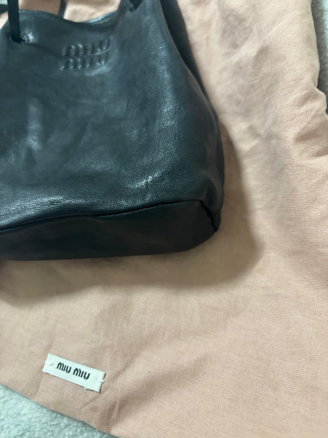 Miumiu 미우미우 나파레더 미니백 블랙 (정품) 상품이미지5