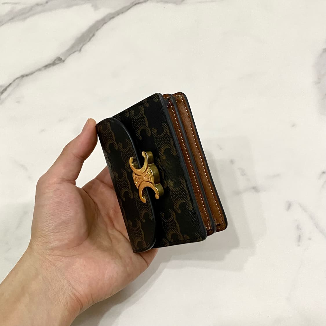 셀린느 비즈니스 카드지갑 반지갑 트리옹프 캔버스 램스킨 탄 상품이미지2