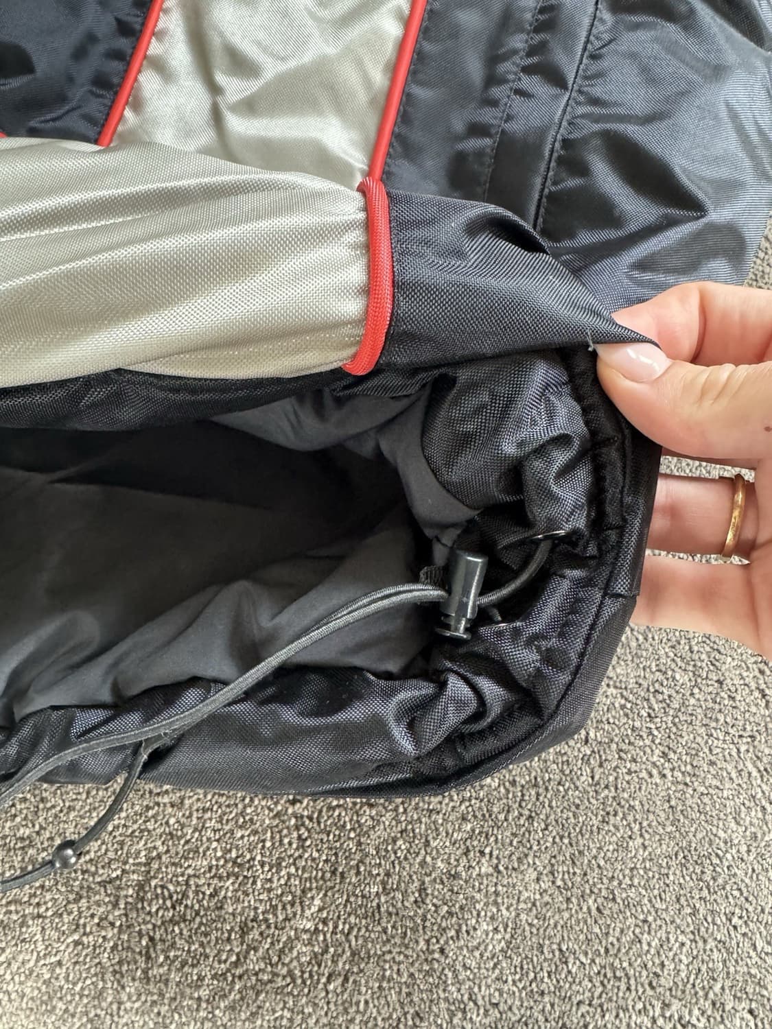 슈프림 스트라이프 퍼퍼 자켓 블랙 상품이미지4