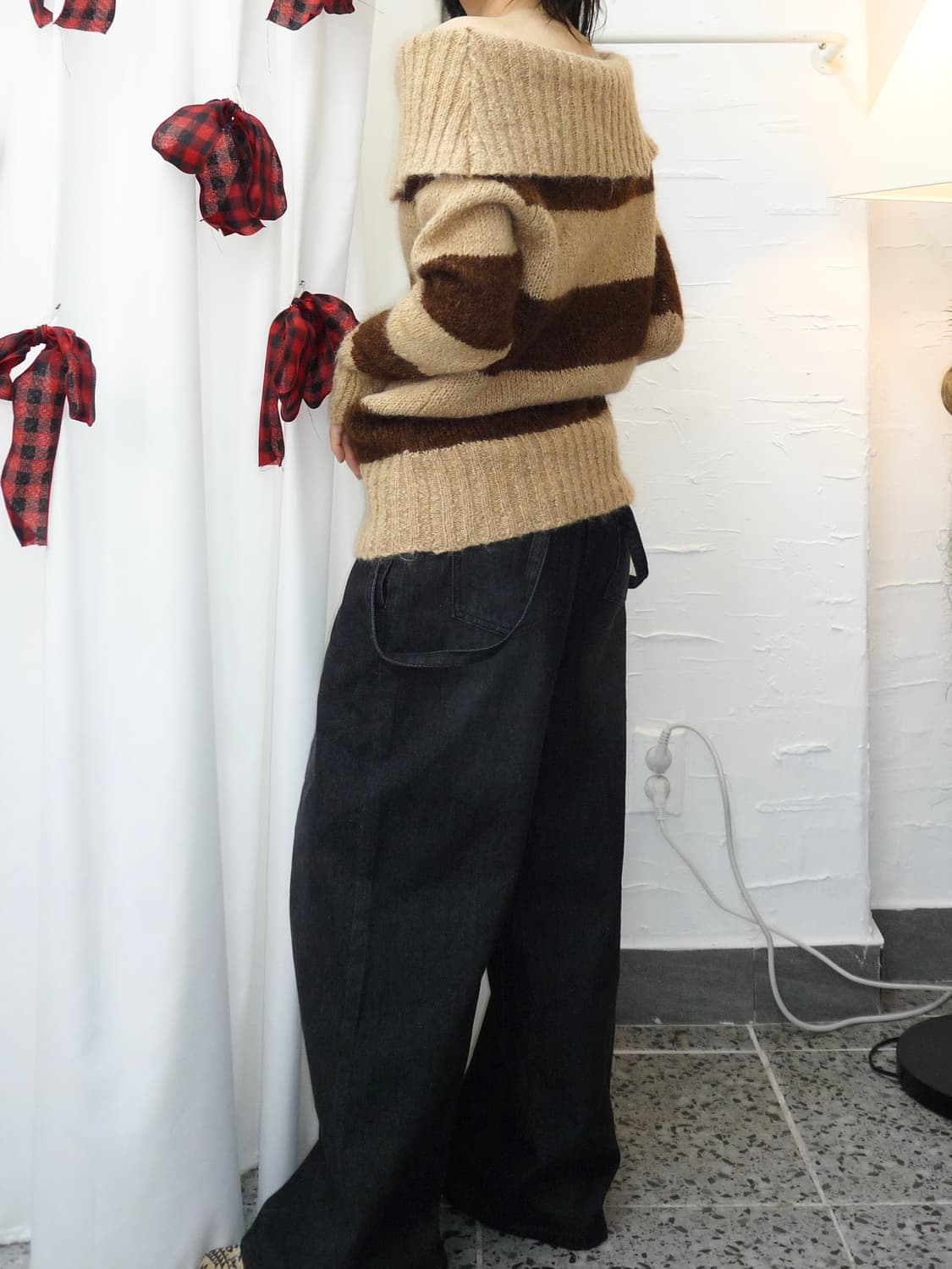 Mocha stripe off-shoulder knit 상품이미지3