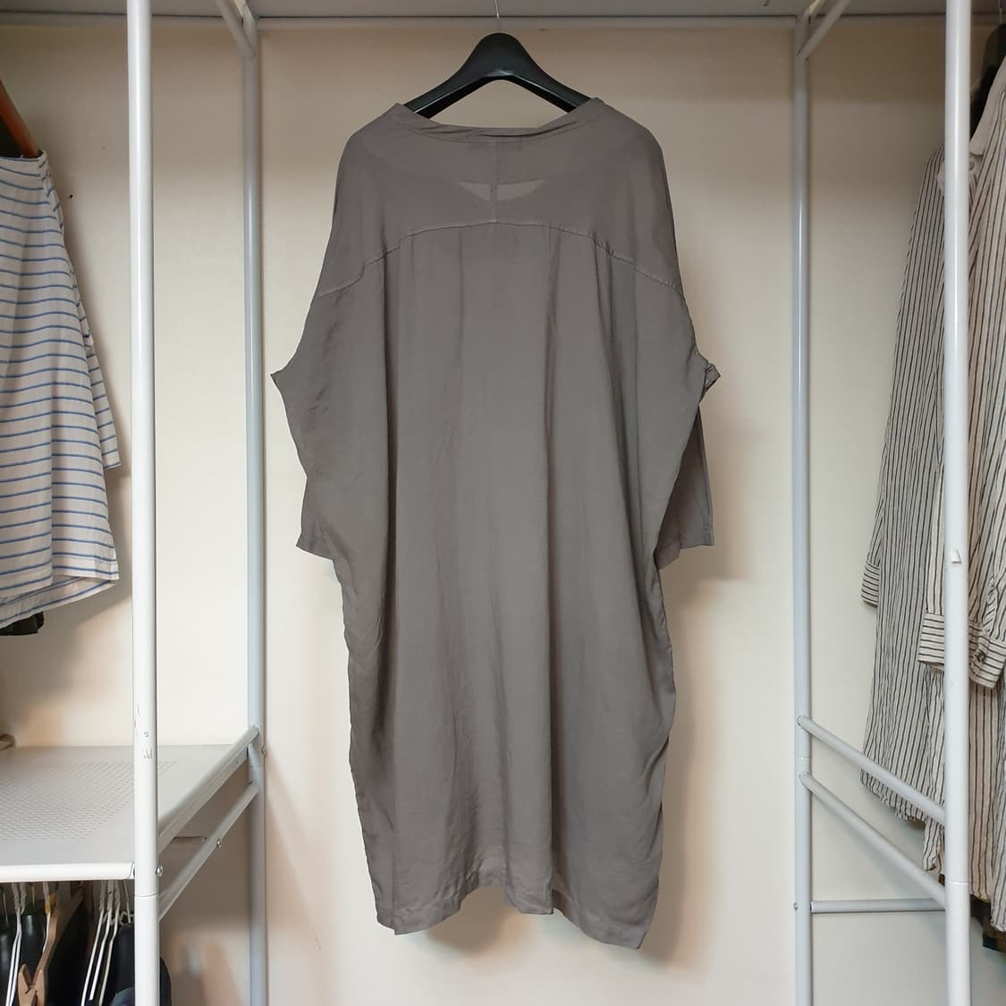 (매장판)ZUCCA 주카 친환경 리오셀소재 플랩포켓 포인트 루스핏 원피스 상품이미지5