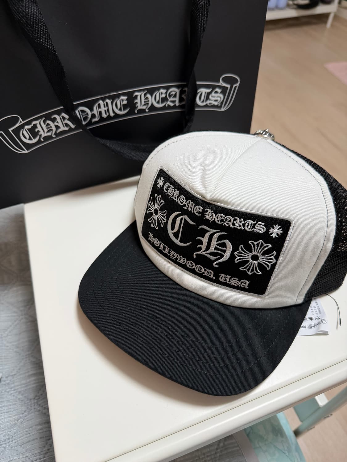 (새상품) 크롬하츠 할리우드 트러커캡 블랙 화이트 상품이미지1