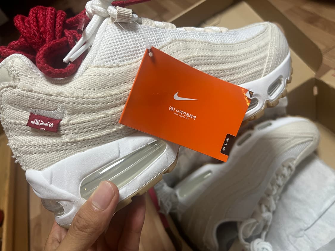 나이키 리바이스 에어맥스 에크루 화이트 255사이즈 새상품 판매합니다. 상품이미지3