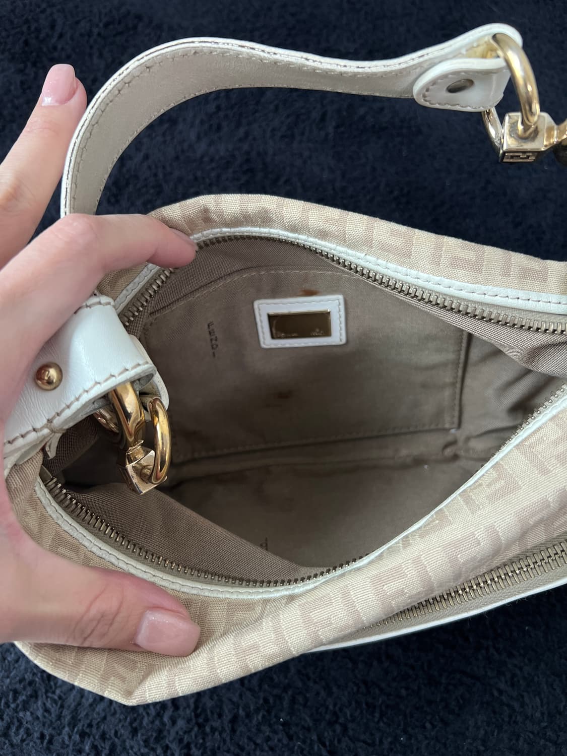 펜디 주카 패턴 숄더백 상품이미지8