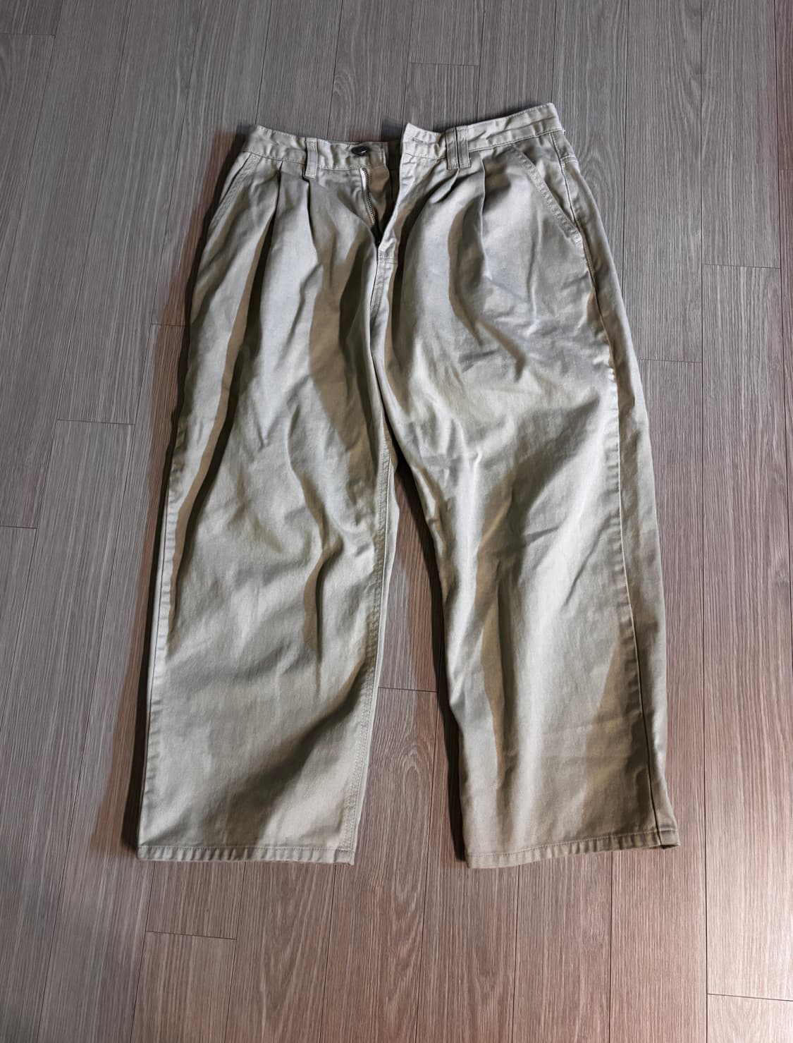 데케트 De Chet 베이지 투턱 와이드 팬츠 상품이미지1