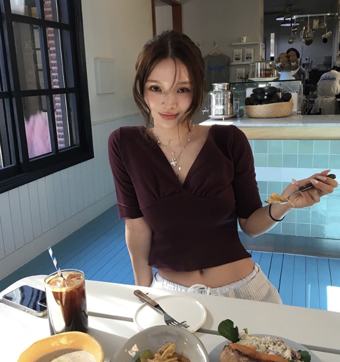 아이보렛 셔링브이넥 티 버건디 lvolette  상품이미지3