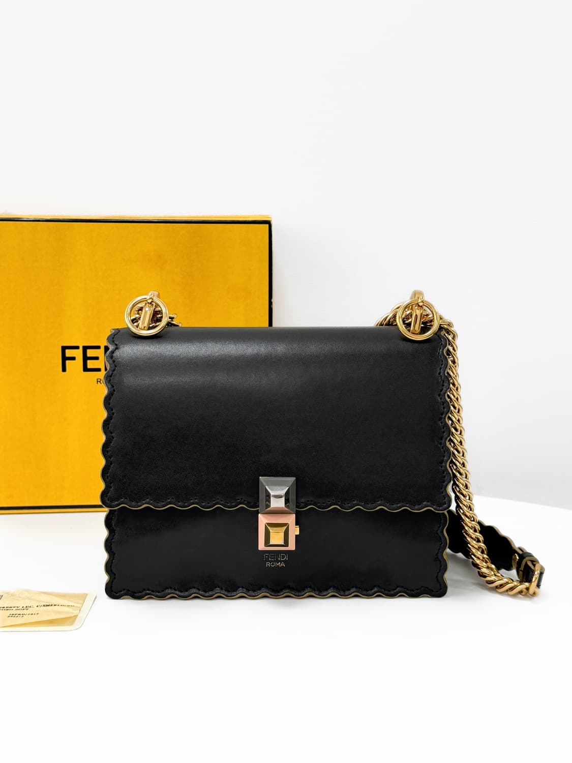 펜디 칸 아이 스몰 스캘럽 체인 숄더백 상품이미지3